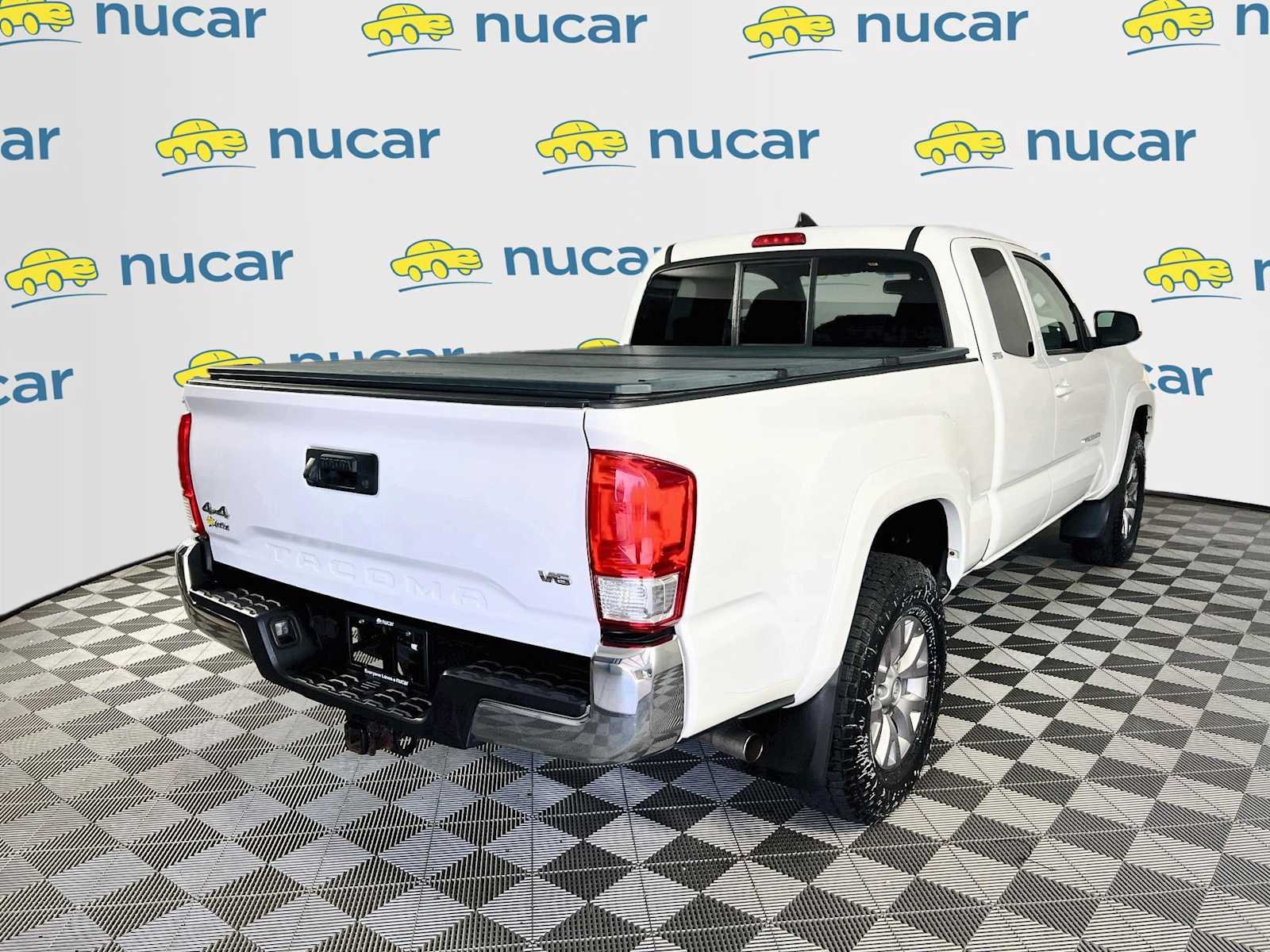 Used 2017 Super White Toyota SR5 image 7