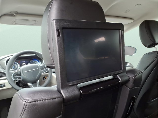 Used 2024 Black Chrysler Touring L image 18
