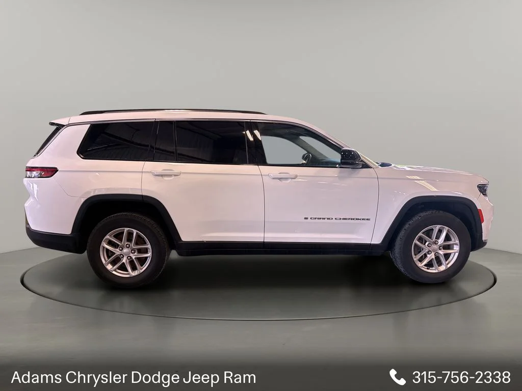 Used 2023 White Jeep Laredo image 5
