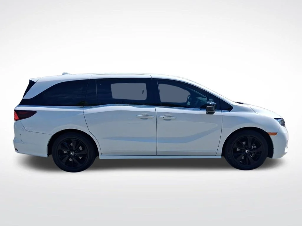 Used 2024  Honda Sport image 4
