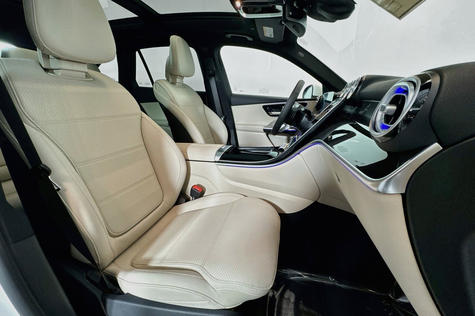 New 2026 Polar White Mercedes-Benz GLC 300 image 26