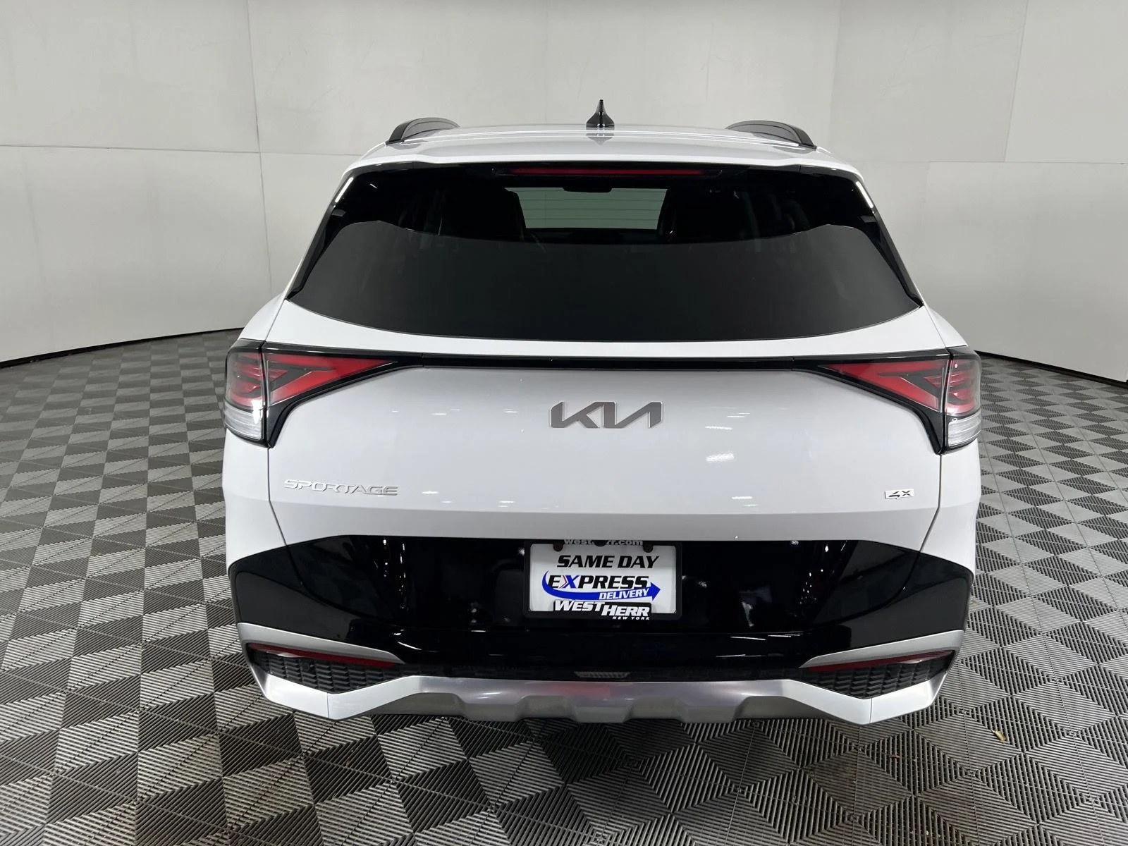 Used 2024  Kia SX-Prestige image 8