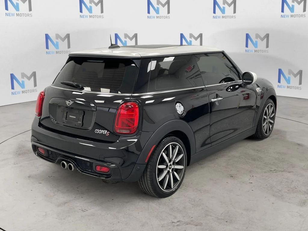 Used 2021 Midnight Black Metallic MINI  image 4