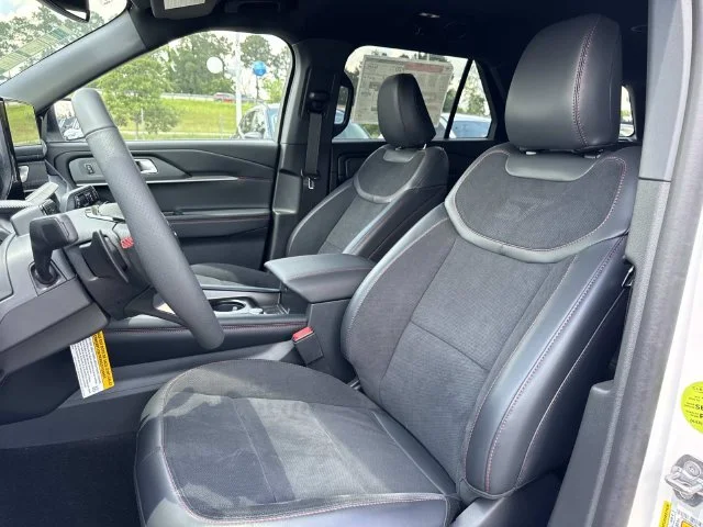New 2026 Star White Metallic Tri-Coat Ford ST image 17