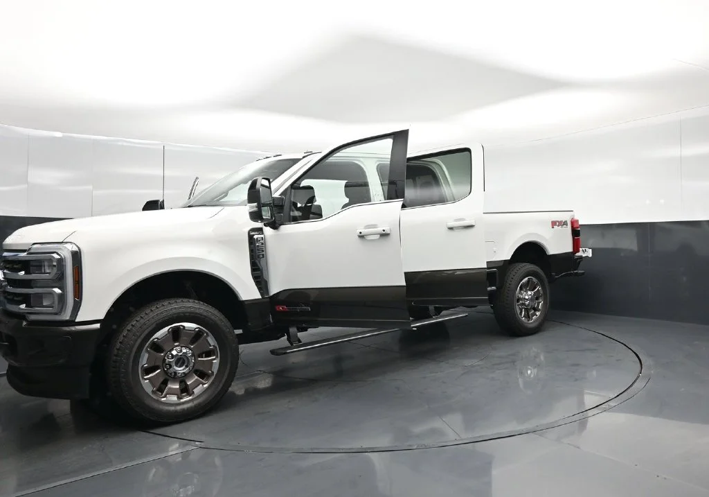 Used 2025 White Ford King Ranch image 30