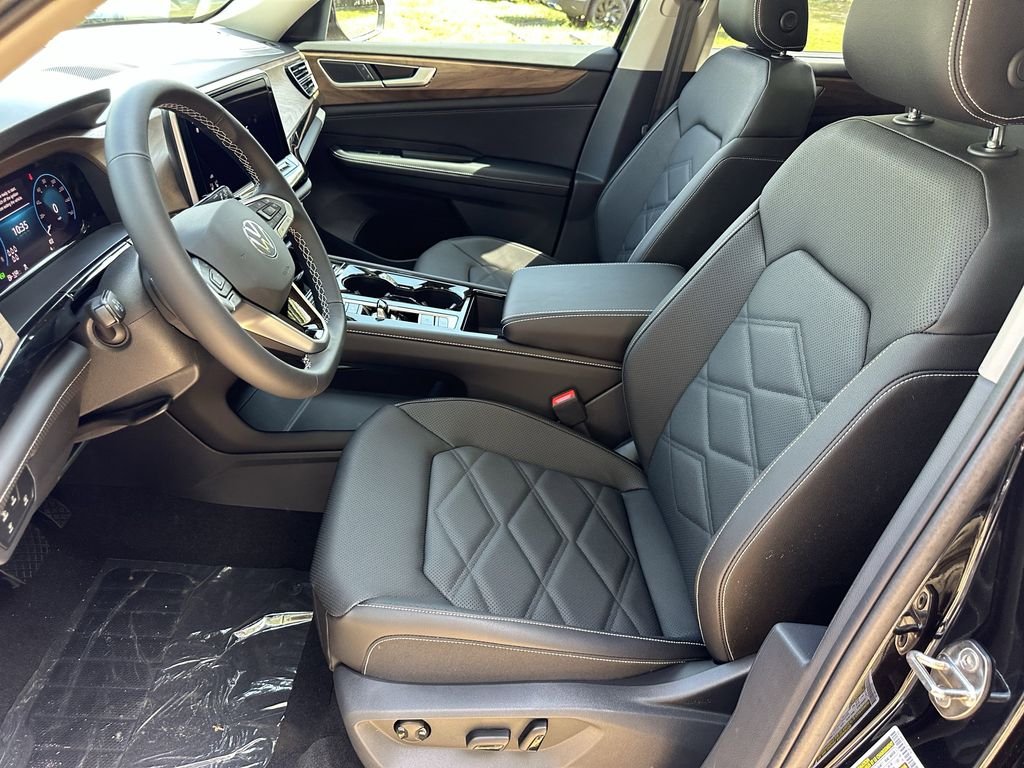 New 2026 Black Volkswagen 2.0T SE w/Technology image 18