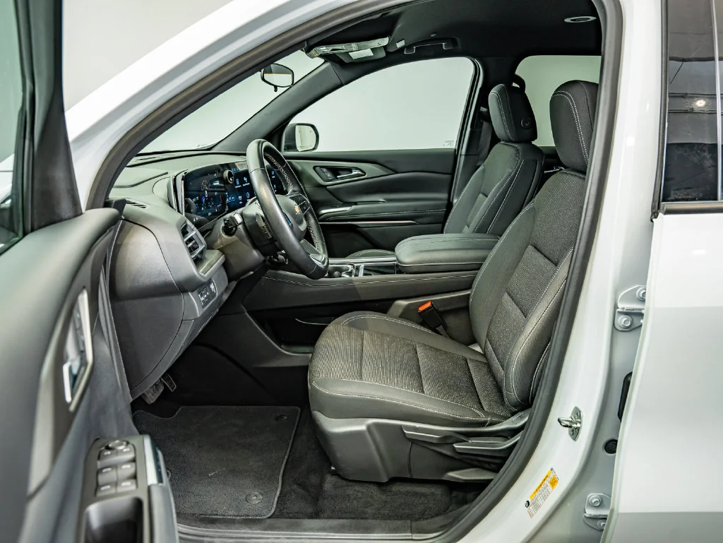 Used 2024 Summit White Chevrolet LS image 31