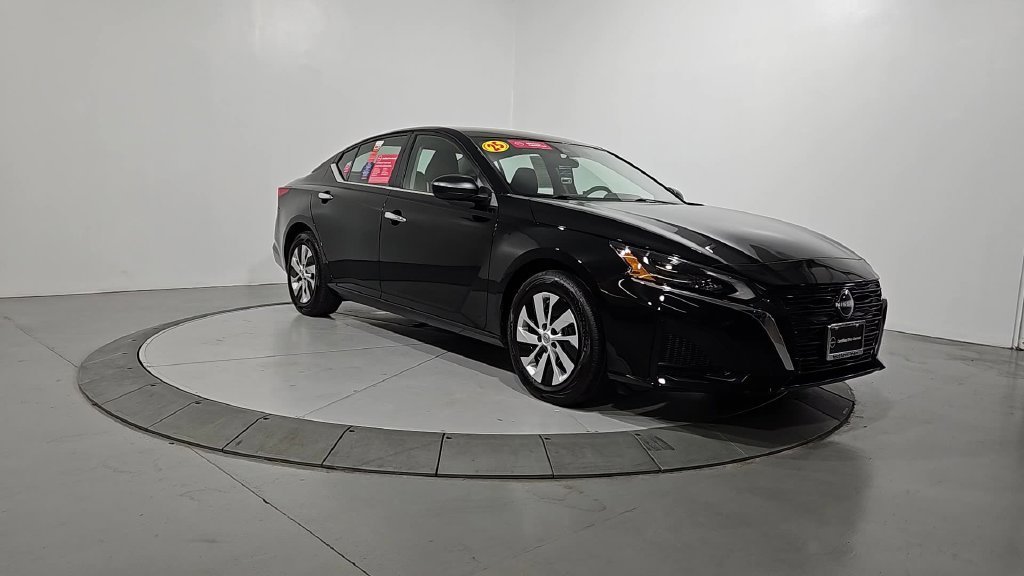 Used 2025 Black Nissan 2.5 S image 9