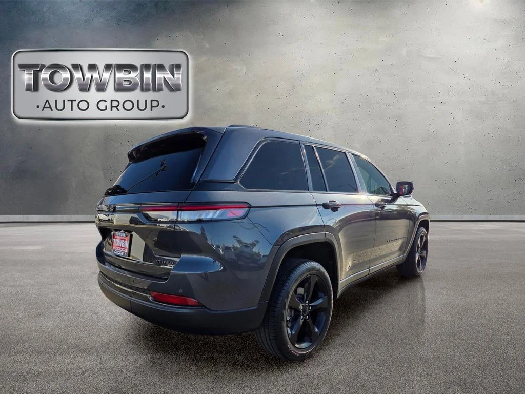 Used 2025 Gray Jeep Limited image 4
