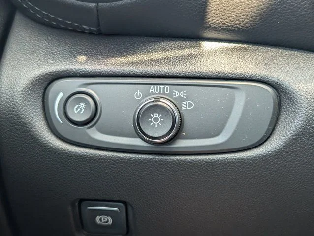 Used 2021 Summit White Chevrolet LT image 23
