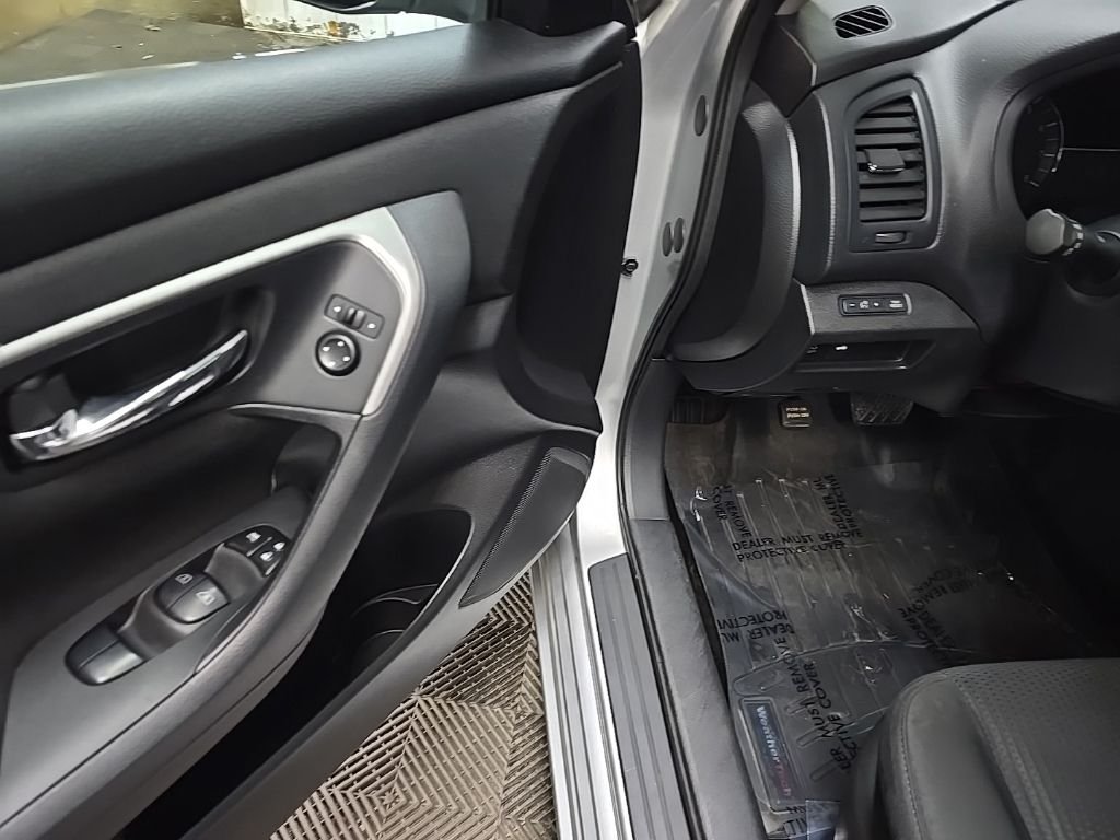 Used 2015 Silver Nissan 2.5 SV image 27