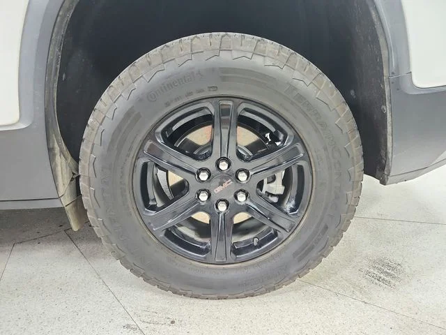 Used 2023 White GMC AT4 image 15