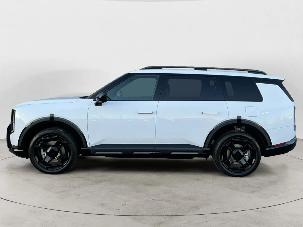 Used 2027 White Kia X-Line SX image 12