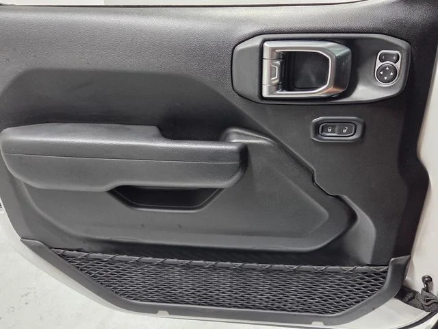 Used 2025 White Jeep Rubicon image 28
