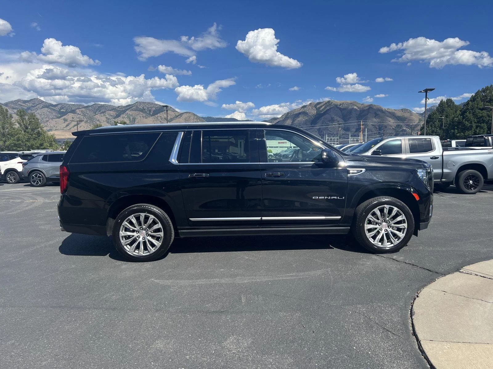 2021 GMC Yukon XL Denali - Photo 6