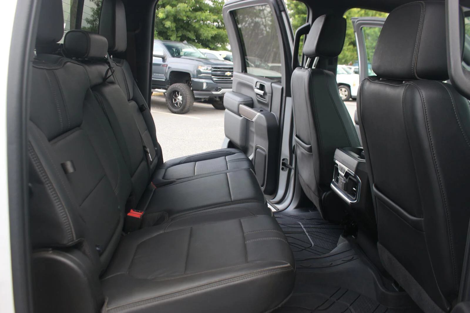 Used 2023 IRIDESCENT PEARL TRICOAT Chevrolet High Country image 40