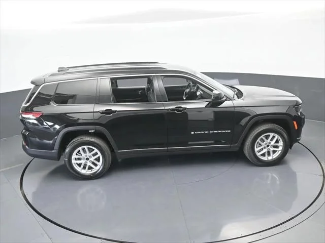 New 2026 Diamond Black Crystal Pearl-Coat Exterior Paint Jeep Laredo image 49