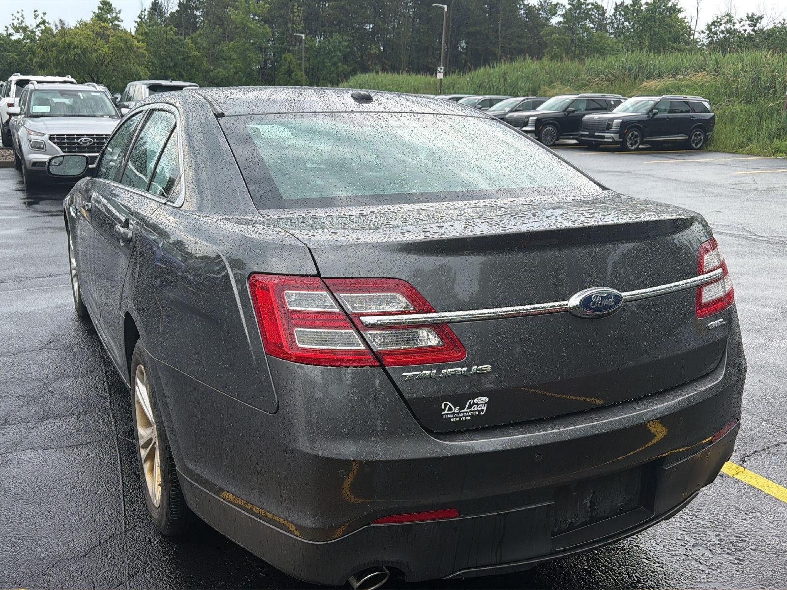 Used 2018 Magnetic Ford SEL image 4