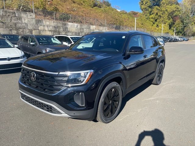 New 2026 Black Volkswagen 2.0T SE w/Technology image 3