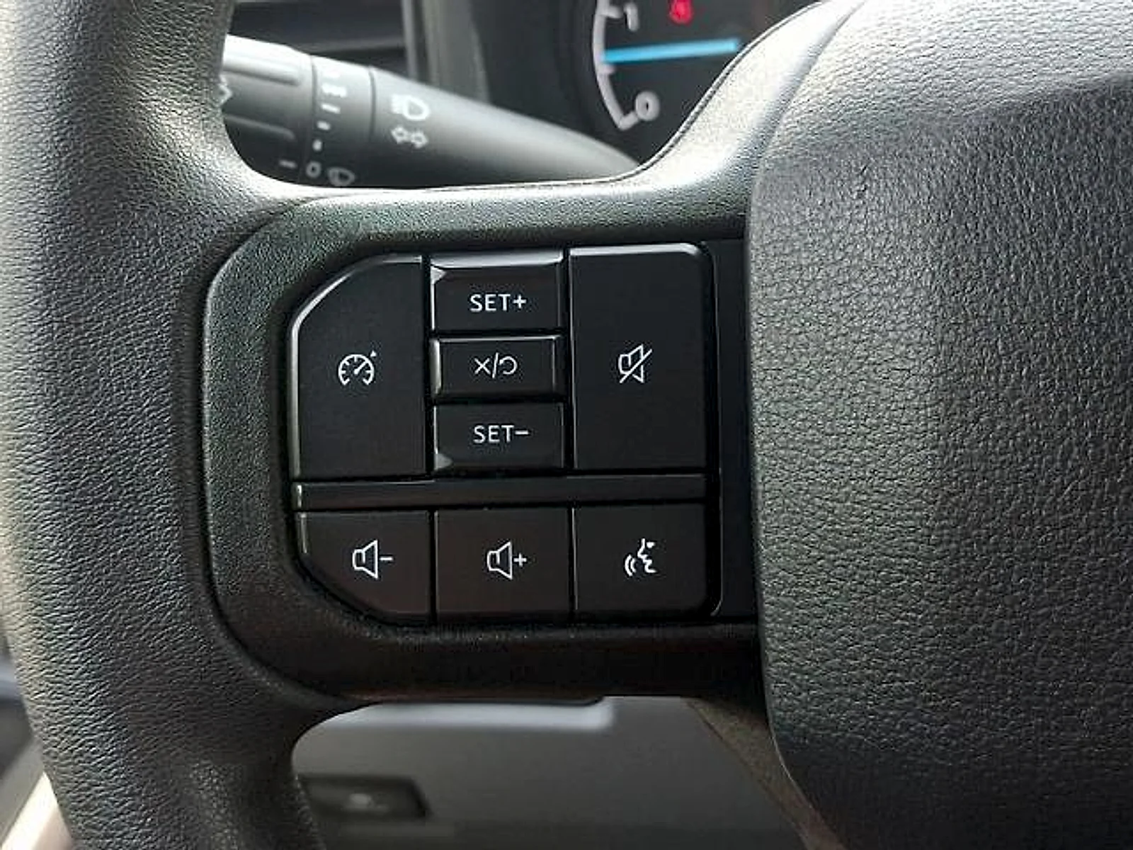 Used 2025 Oxford White Ford XLT image 20
