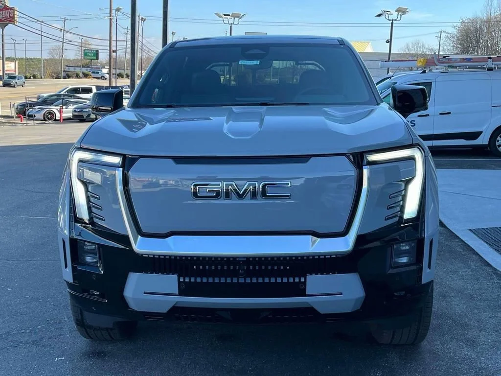 2025 GMC Sierra EV Denali - Photo 8