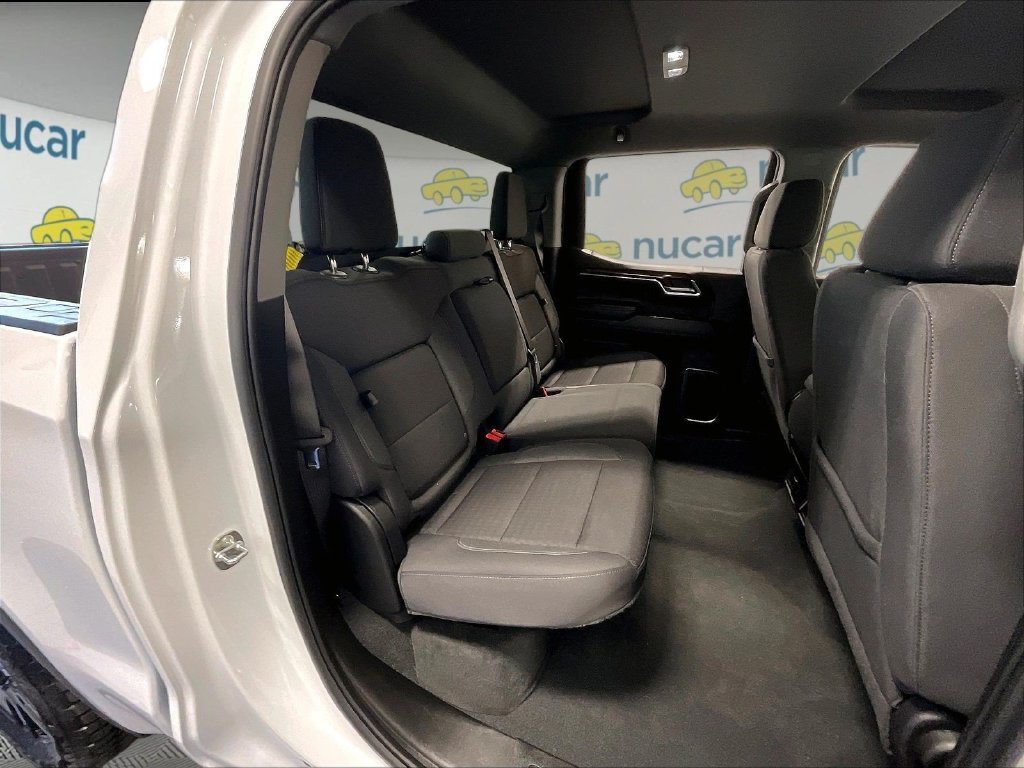 Used 2024 White GMC Elevation image 16