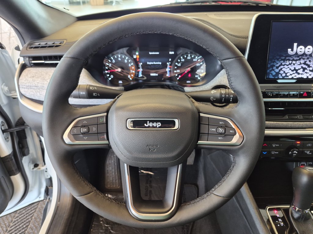Used 2025 White Jeep Latitude image 17