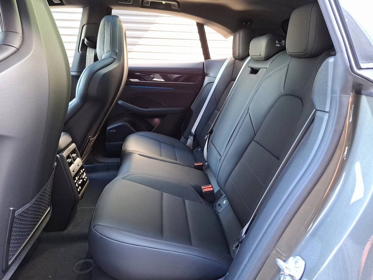 2025 Porsche Macan Base - Photo 14