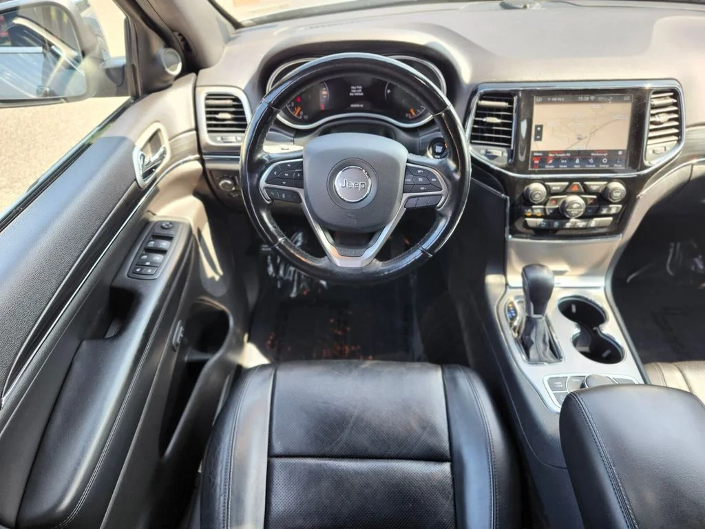 Used 2020 Silver Jeep Limited image 13