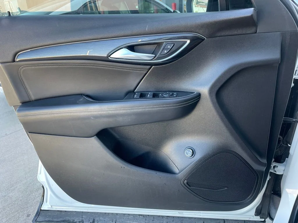 Used 2022 White Buick Preferred image 9