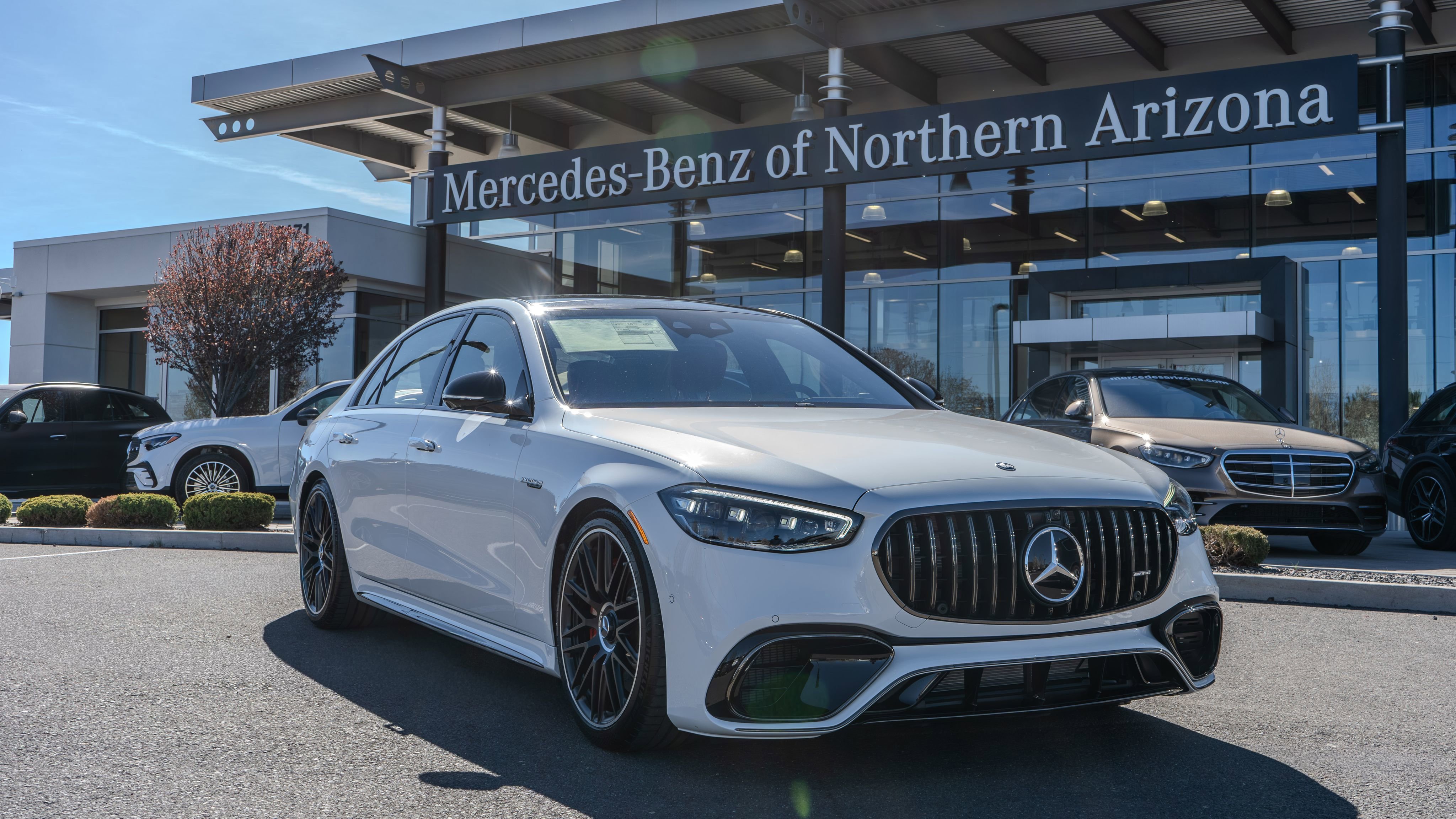 New 2026 MANUFAKTUR Moonlight White Metallic Mercedes-Benz S 63 E AMG® image 37