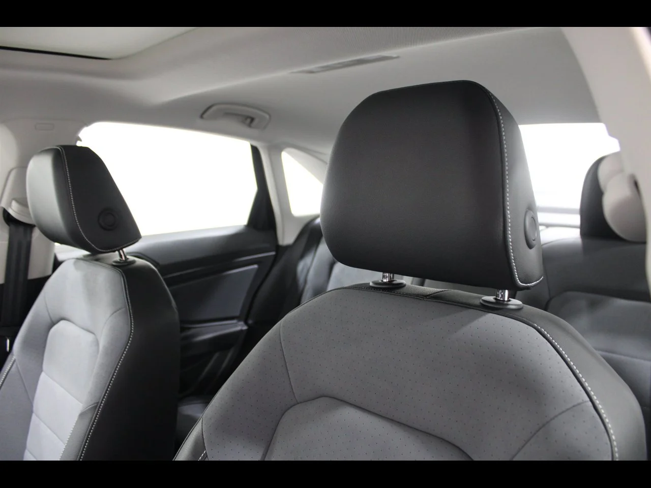 New 2026 Deep Black Pearl Volkswagen 1.5T SE image 5