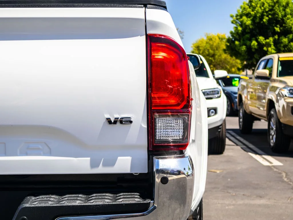 Used 2019 White Toyota SR5 image 11