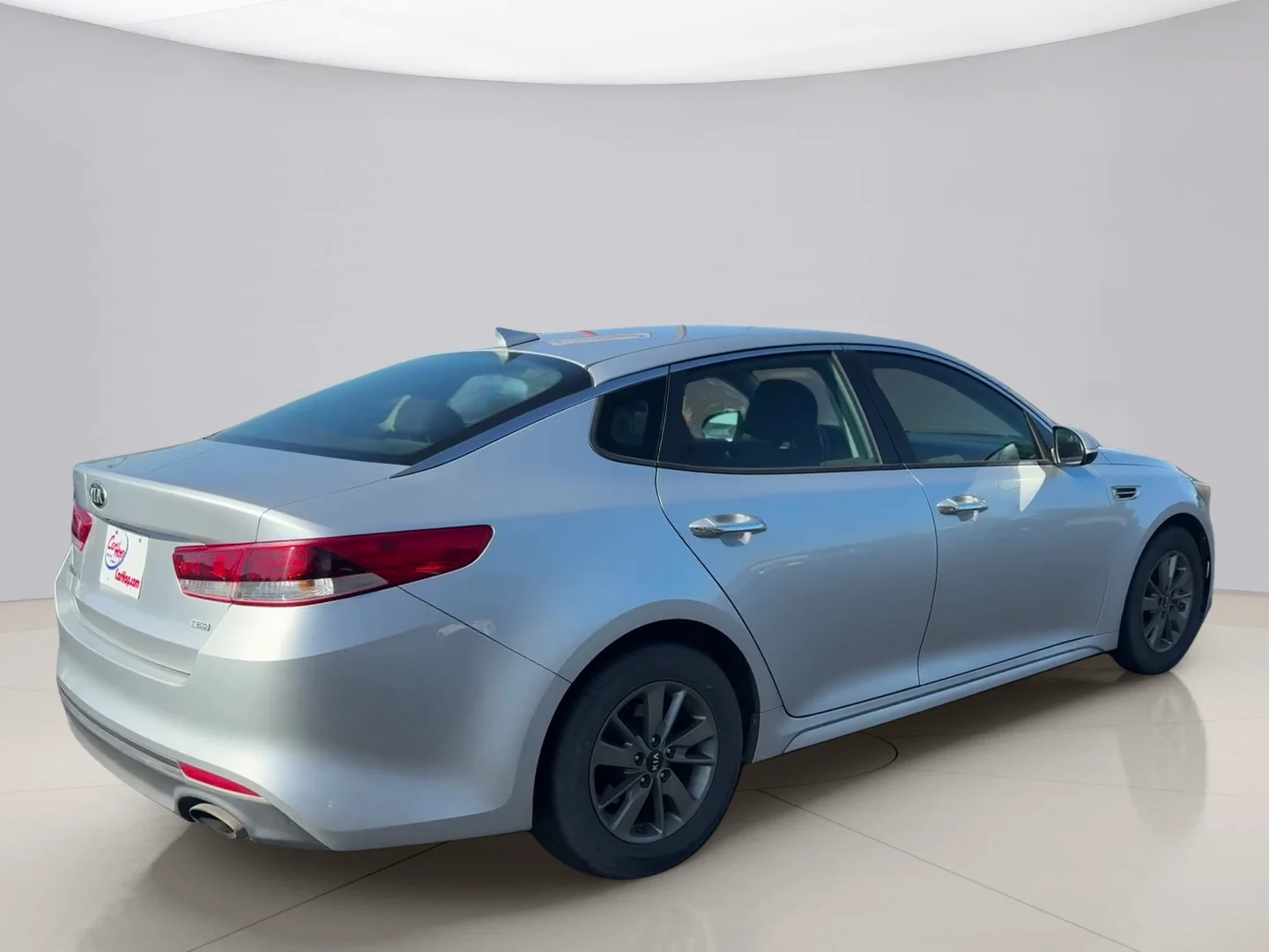 Used 2016 Silver Kia LX image 5