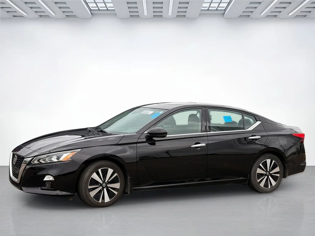 Used 2020 Black Nissan 2.5 SV image 2