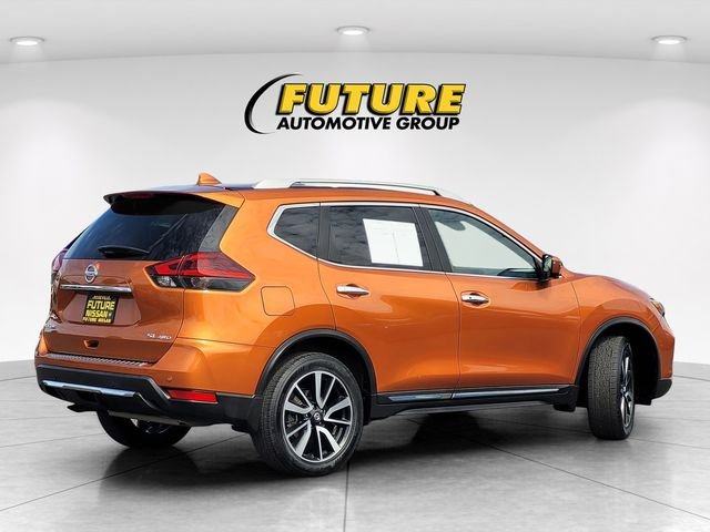 Used 2020 Orange Nissan SL image 4