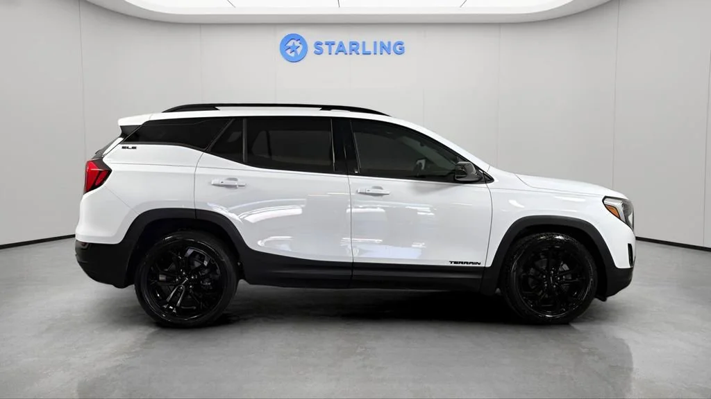 Used 2021 SUMMIT WHITE GMC SLE image 12