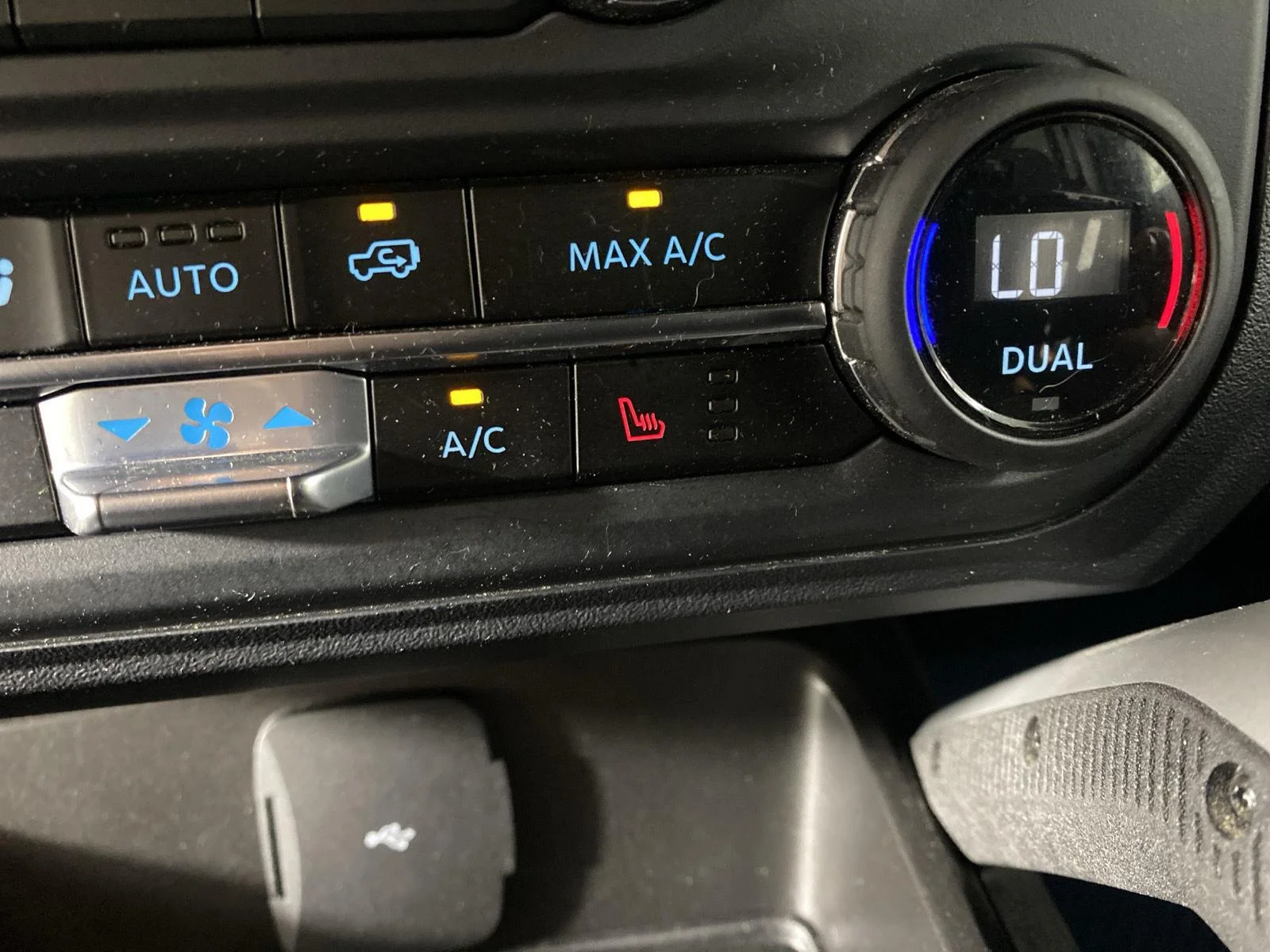 Used 2023 Red Ford Base image 17