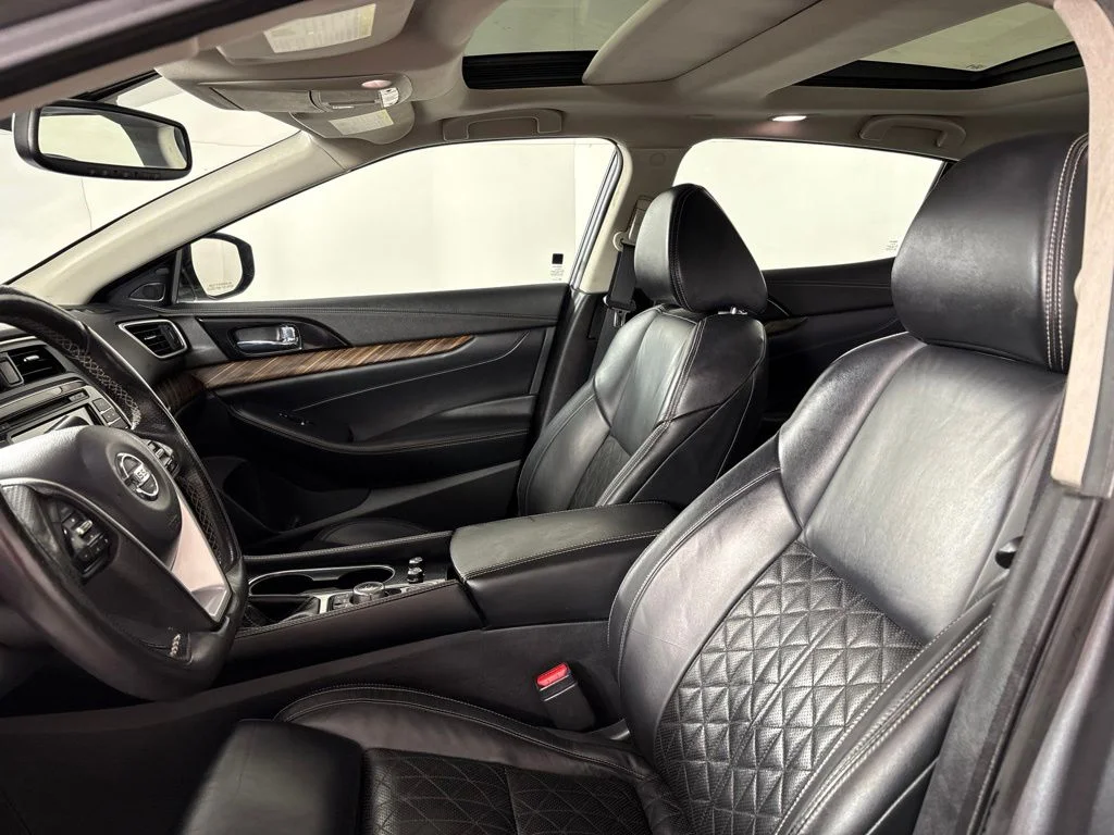 Used 2016 Gray Nissan Platinum image 27