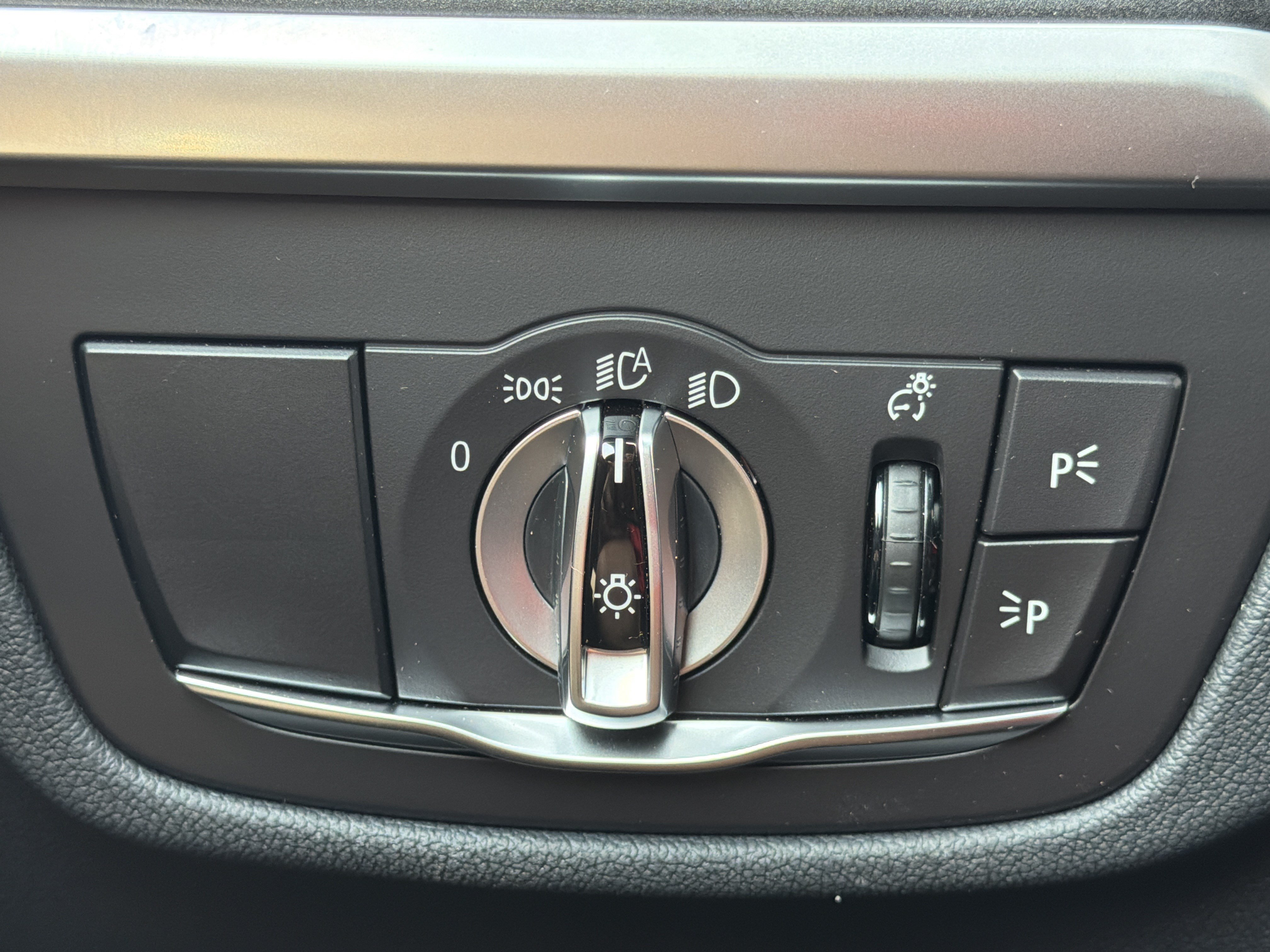 Used 2024 Jet Black BMW sDrive30i image 14