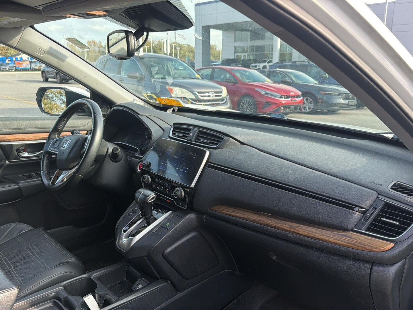 Used 2018 Crystal Black Pearl Honda Touring image 19
