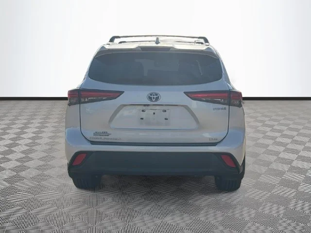Used 2023 Beige Toyota Bronze Edition image 5