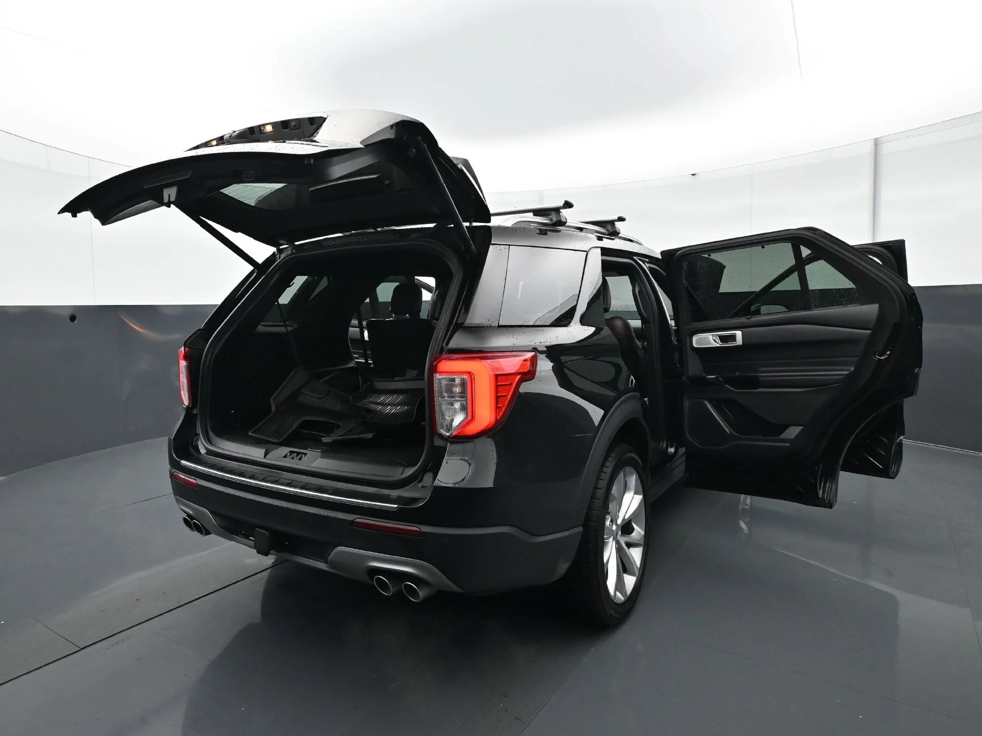 Used 2022 Black Ford Platinum image 35