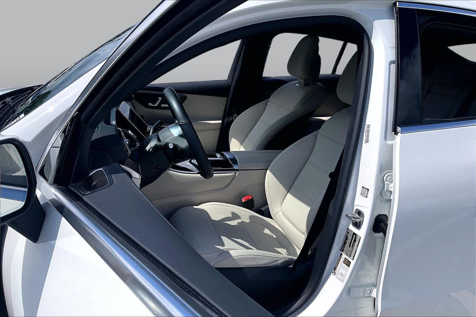Used 2026 Polar White Mercedes-Benz GLC 300 image 8
