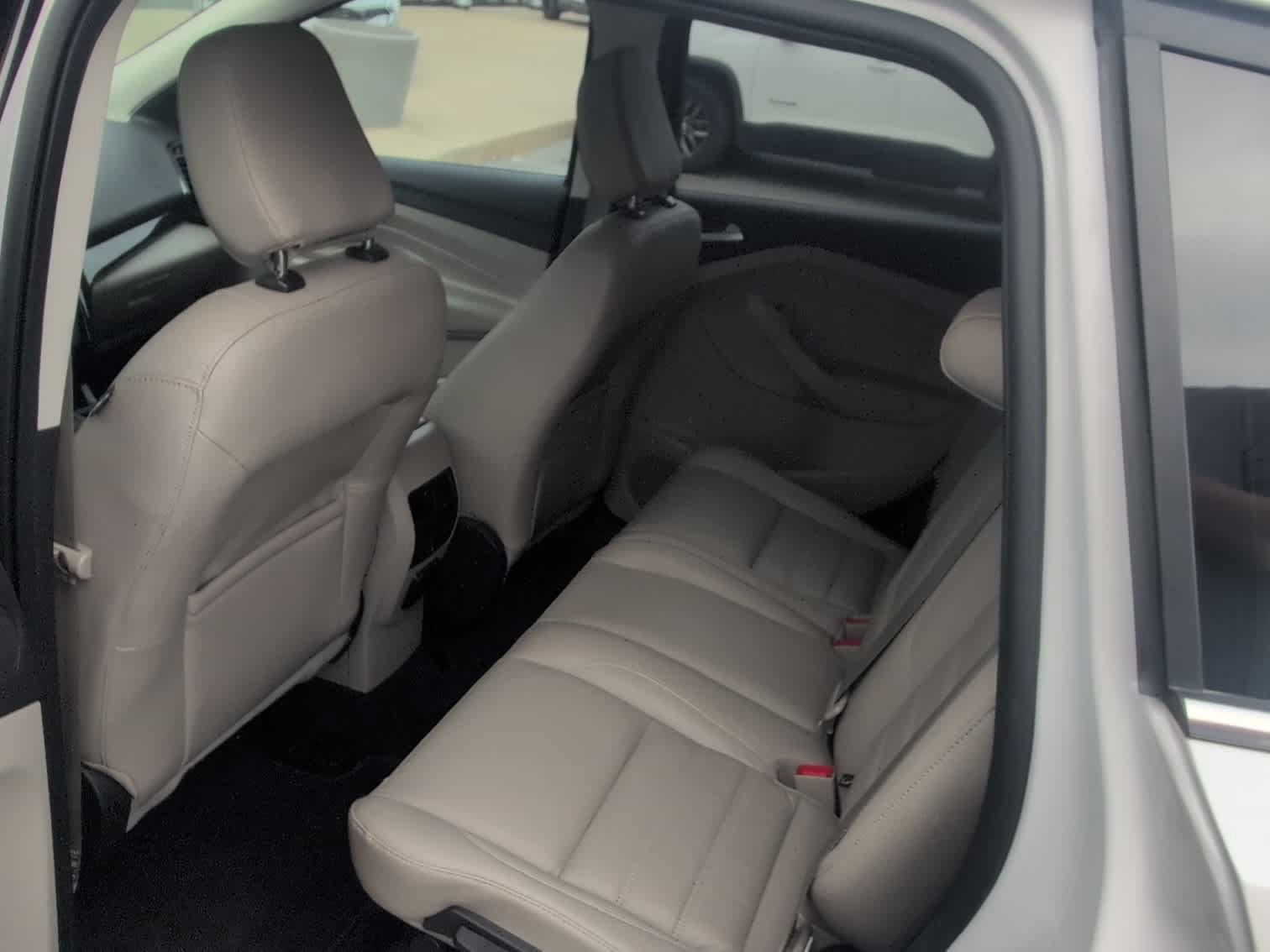 Used 2018 White Platinum Metallic Tri-Coat Ford Titanium image 9