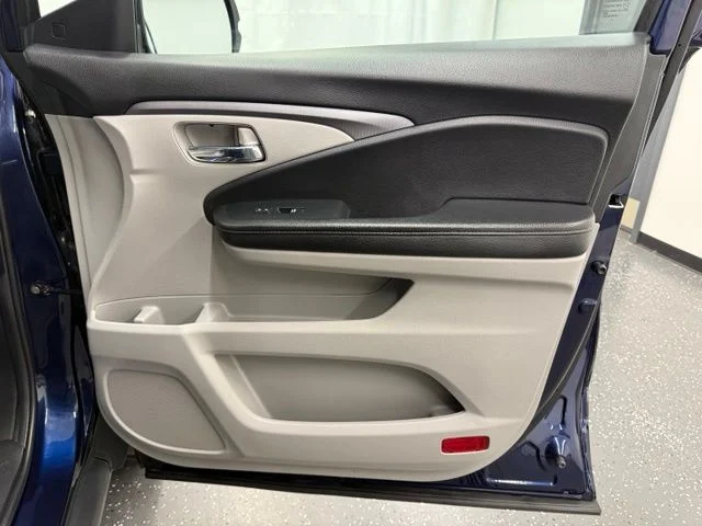 Used 2023  Honda RTL image 8