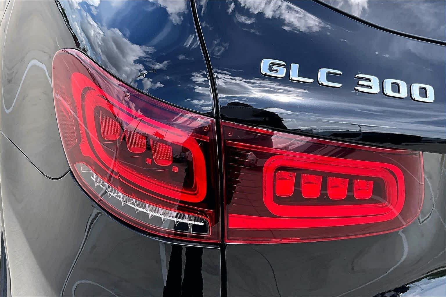 Used 2022 Black Mercedes-Benz GLC 300 image 25