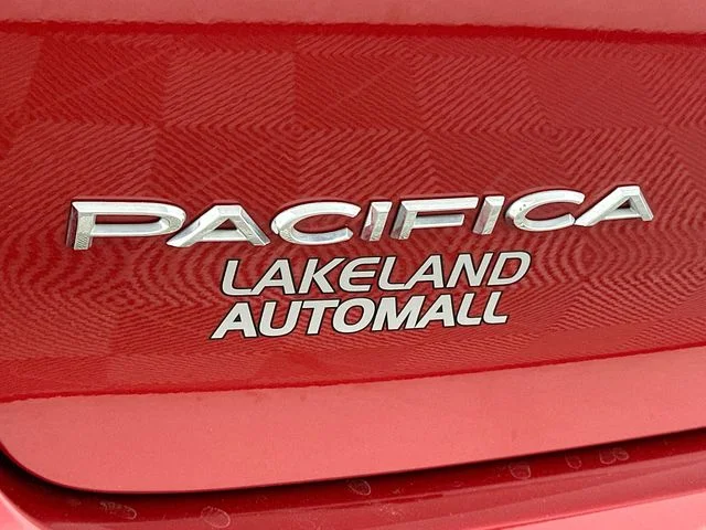 Certified Pre-Owned 2025 Chrysler Pacifica Select