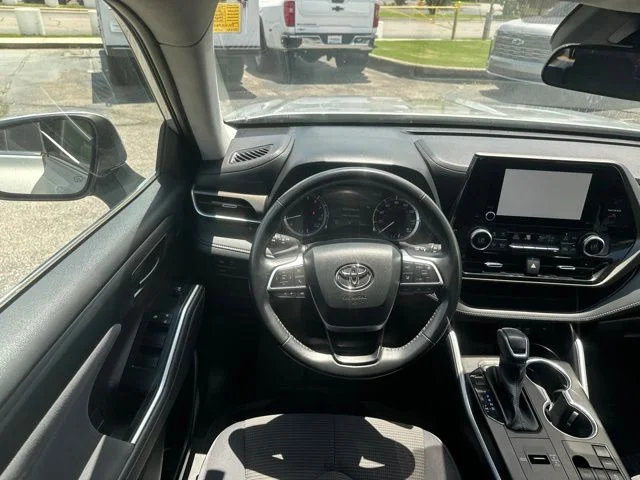 Used 2023 Silver Toyota LE image 26