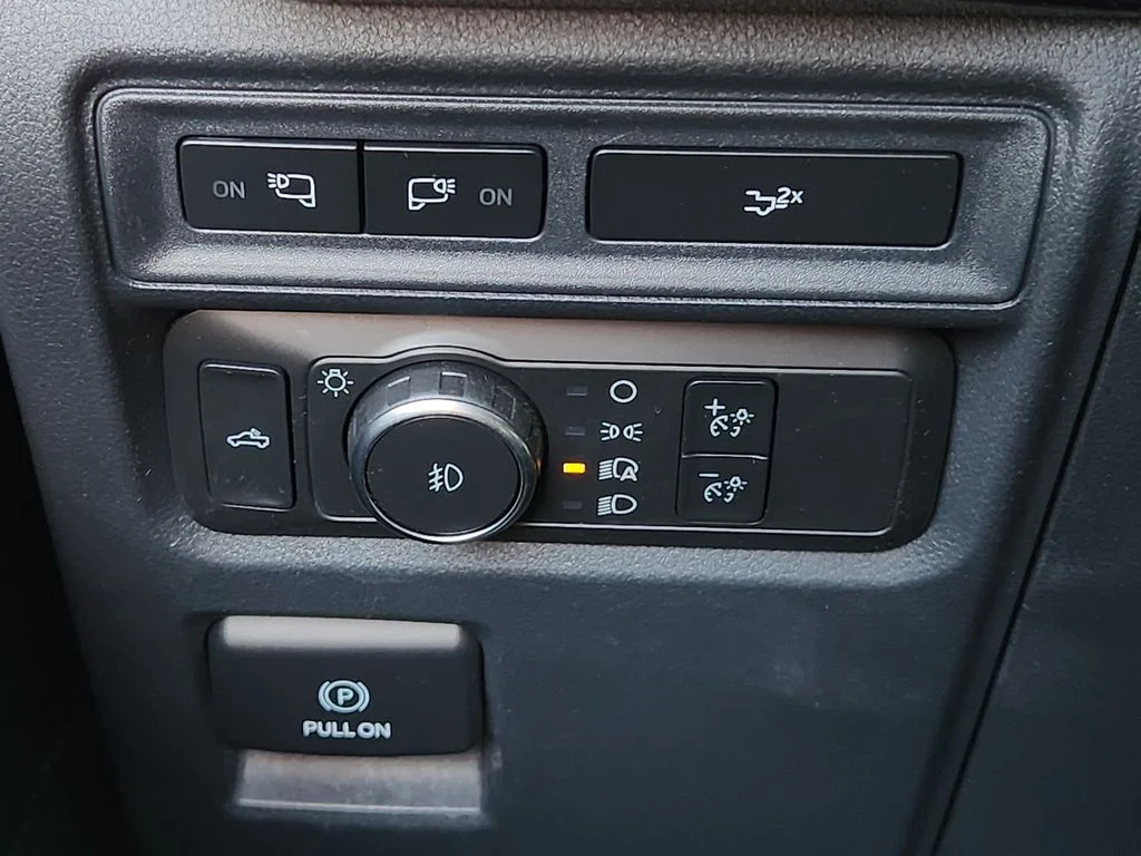 Used 2022 Agate Black Metallic Ford XLT image 25